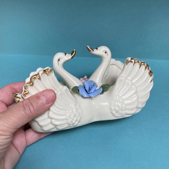 Stunning Porcelain Double Swan Dish - Picture 6 of 6